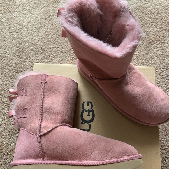 Women’s Ugg Boots - Picture 3 of 4